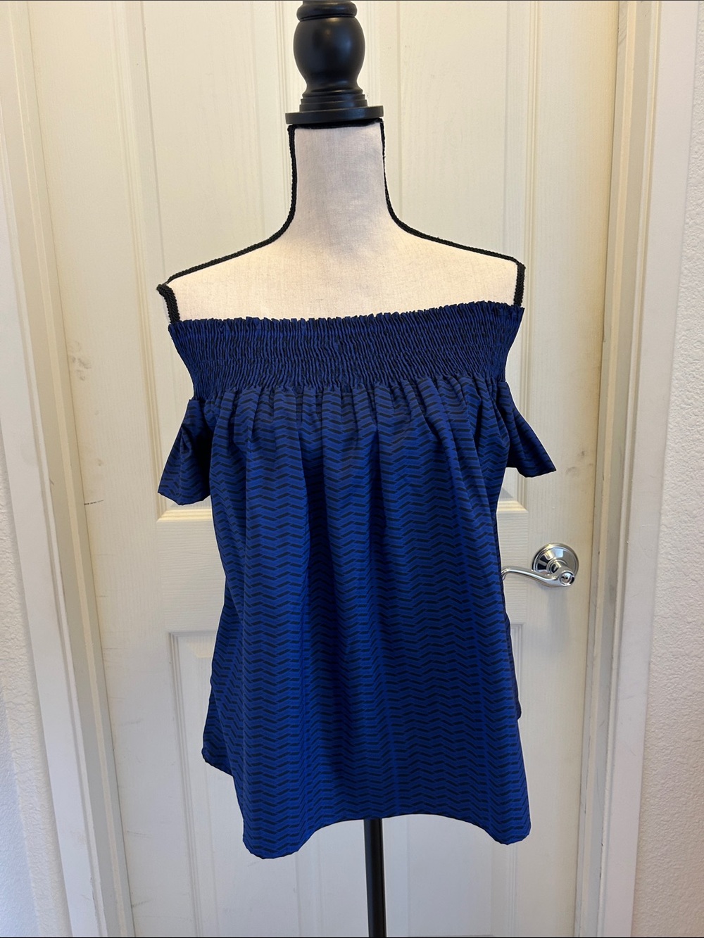 Ari South Off-Shoulder Smocked Navy Blue Women's Top, XXS